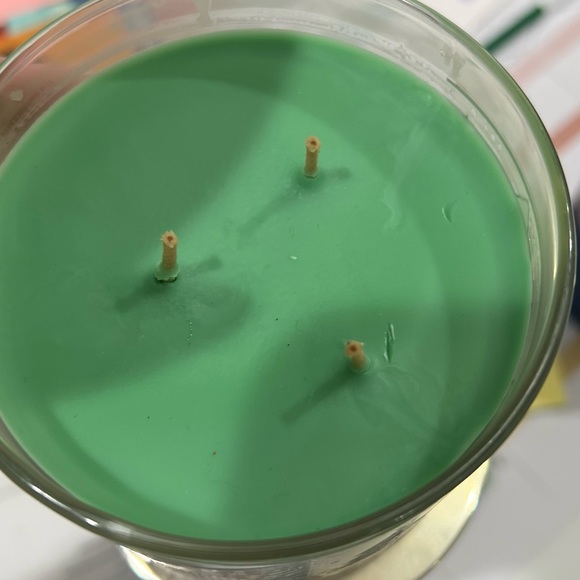 Vanilla bean noel Christmas bath & body works candle - Picture 2 of 2